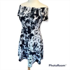 Neesha Ruched Bodice Off or On Shoulder Steel Gray and Black Graphic Size Small 